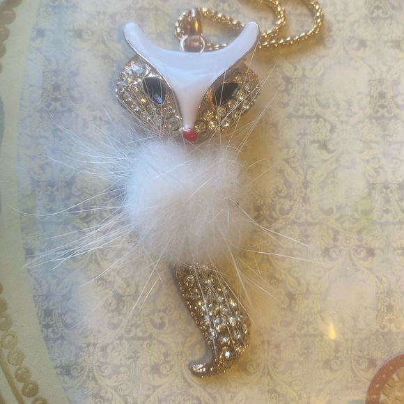 Fuzzy jeweled fox necklace - Picture 2 of 5